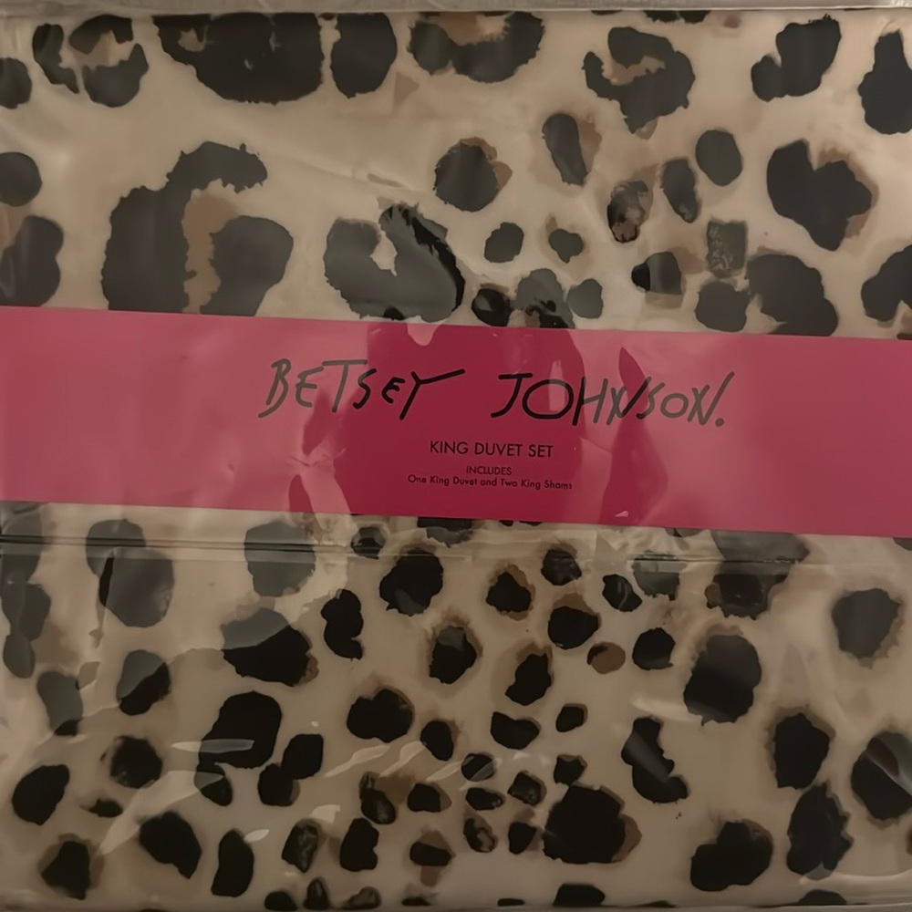 Betsy Johnson duvet King size bed set